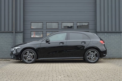 Mercedes-Benz A-Klasse 250 e Business Solution AMG Limited | CAMERA | SFEERVERLICHTING |