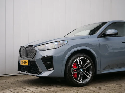 BMW iX2 eDrive20 67 kWh M Sport Edition 204 Pk Automaat Navi / DAB / Apple Carplay / Camera's / M-pakket