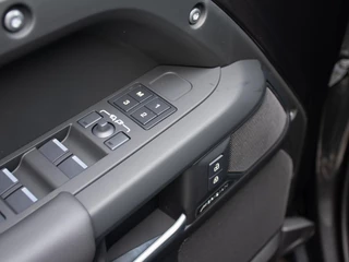 Land Rover Defender – thumbnail 41