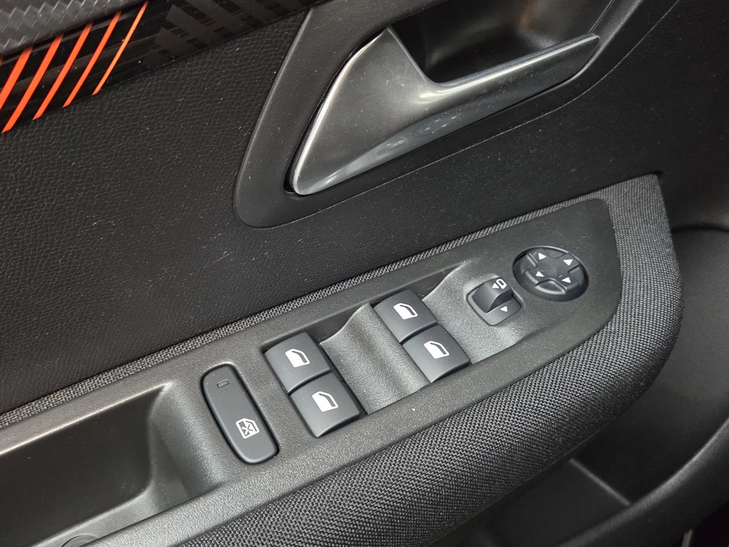 Peugeot 208 – foto 22