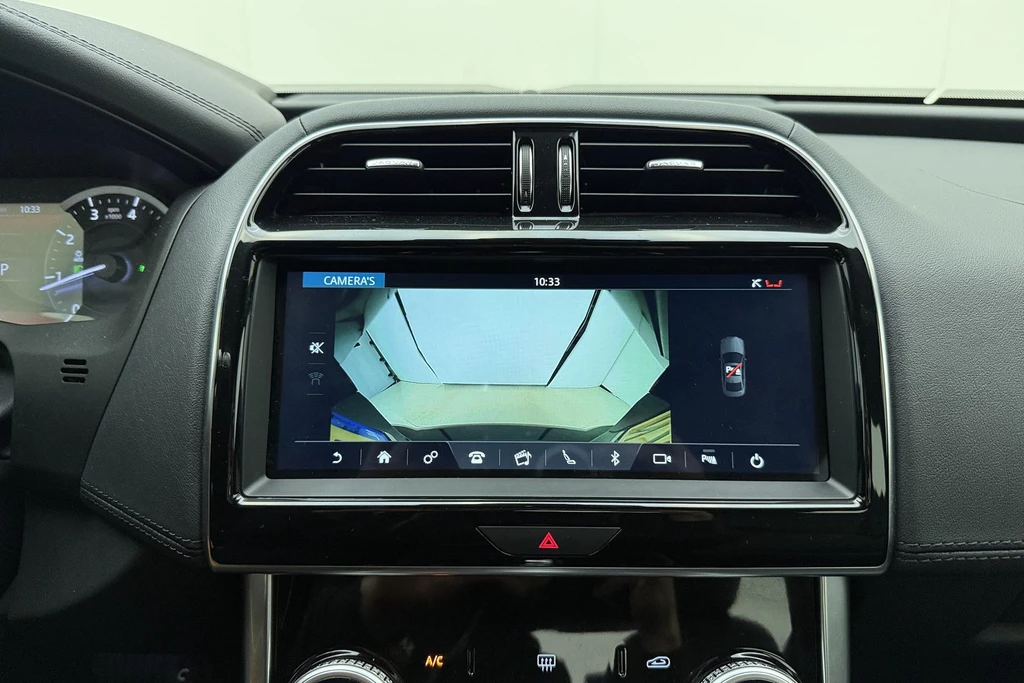 Jaguar XE – foto 31