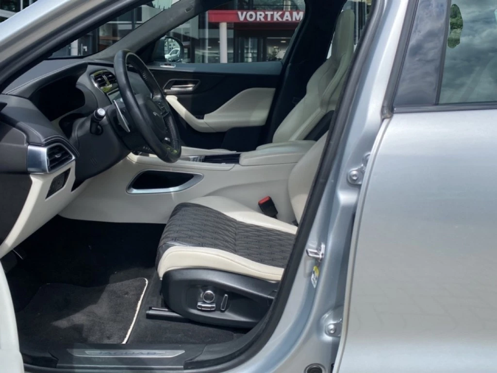 Jaguar F-PACE – foto 12